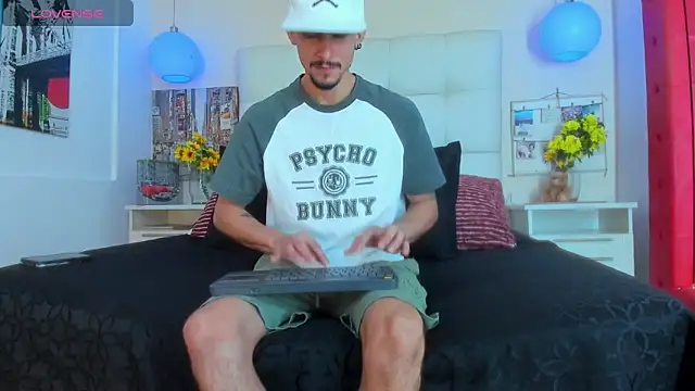 SharonTygaX online show from April 15, 2026, 4:08 am