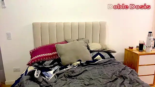 Snapshot of Doble_Dosis chatting on February 21, 2026, 1:28 am Doble Dosis online show from February 21, 2026, 1:28 am