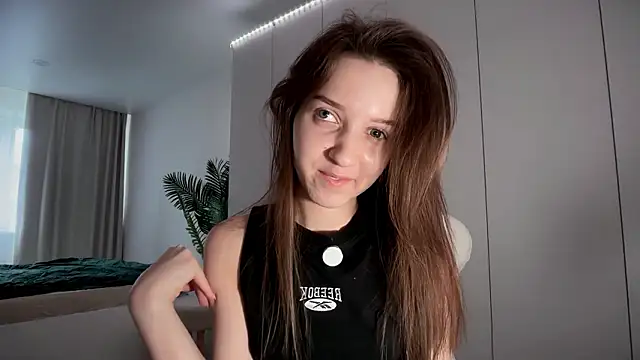 monnymoonn online show from March 10, 2026, 5:56 am