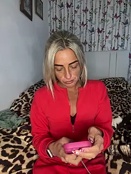 ScarlettGold  online show from March 27, 2026, 1:33 pm