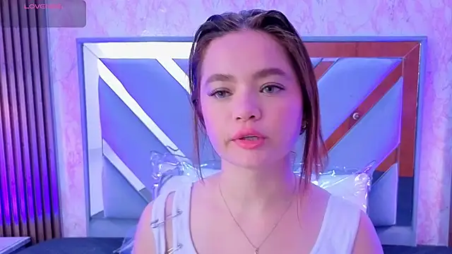 LittleeSara18 online show from June 6, 2026, 11:04 am