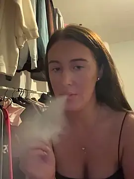 Snapshot of PinkVelvetx chatting on March 3, 2026, 9:42 pm PinkVelvetx online show from March 3, 2026, 9:42 pm