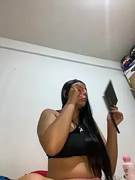 Snapshot of Alara_Key chatting on February 24, 2026, 4:27 pm Alara Key online show from February 24, 2026, 4:27 pm