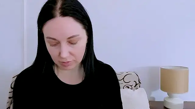 MiaFair online show from April 10, 2026, 3:28 pm