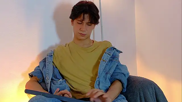 Snapshot of lui_x_dust chatting on March 9, 2026, 3:43 am lui x dust online show from March 9, 2026, 3:43 am