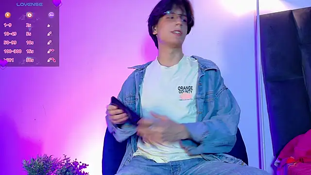 Snapshot of lui_x_dust chatting on April 16, 2026, 3:07 am lui x dust online show from April 16, 2026, 3:07 am