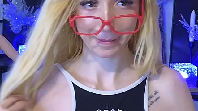 Snapshot of KarmaArms chatting on March 21, 2026, 1:10 am KarmaArms online show from March 21, 2026, 1:10 am