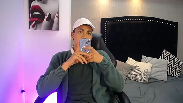 NewYoungHot online show from April 9, 2026, 8:14 pm