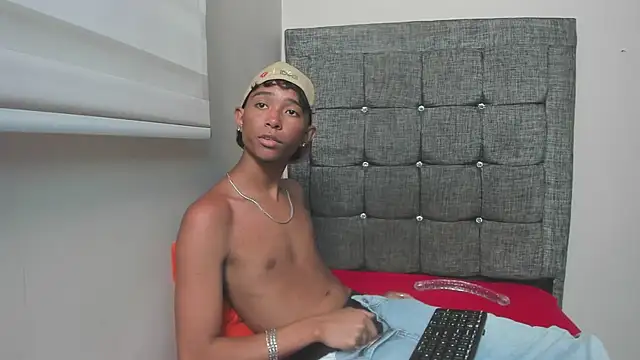 Little Twink19x online show from February 25, 2026, 7:23 pm