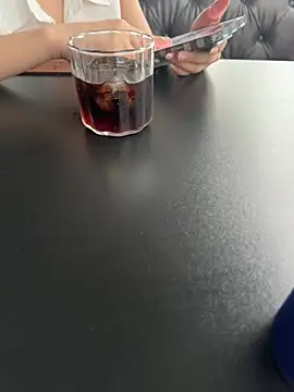 zhuendong000001 online show from April 18, 2026, 9:35 am