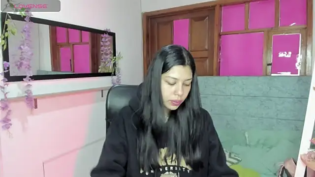 Aysha winxs online show from June 4, 2026, 3:23 am