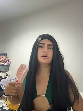 Emma Paez online show from May 5, 2026, 11:46 pm
