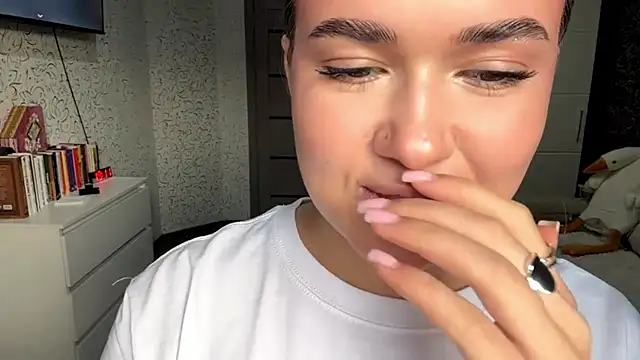 JoycelynUrion online show from April 11, 2026, 11:14 am