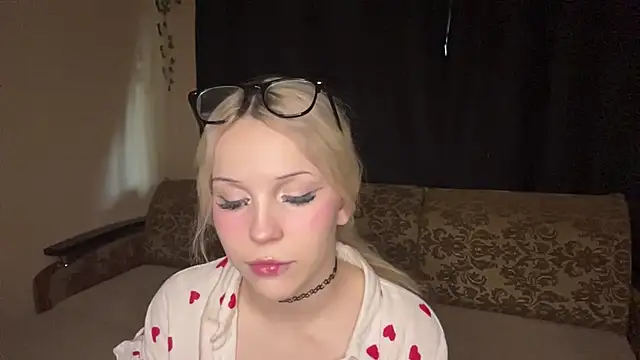 MysticKris online show from April 3, 2026, 1:20 pm