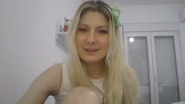 Foxy Bright online show from March 27, 2026, 7:35 pm