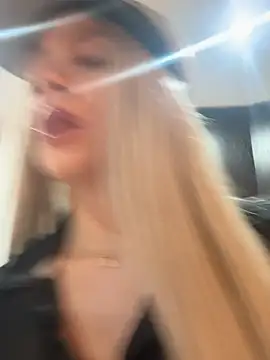 romanovanita online show from April 13, 2026, 5:24 am