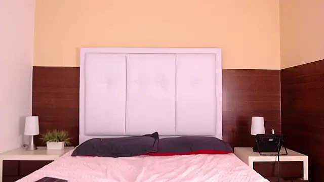 Persefyre online show from April 3, 2026, 4:54 am