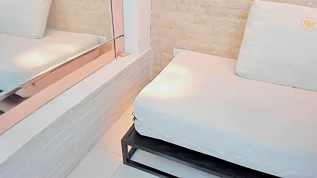 aitana cole online show from February 24, 2026, 3:37 am