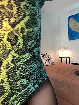 Snapshot of Viictoria-Jones chatting on April 14, 2026, 10:10 am Viictoria-Jones online show from April 14, 2026, 10:10 am