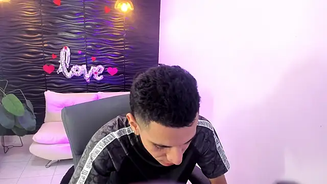 dominicjonnes online show from April 15, 2026, 7:43 pm