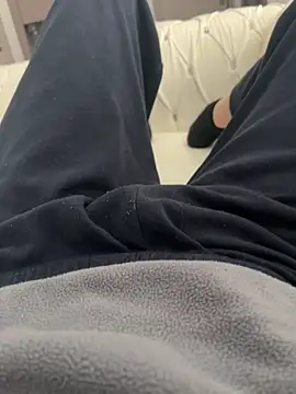 Snapshot of frenk33 chatting on February 27, 2026, 12:38 pm frenk33 online show from February 27, 2026, 12:38 pm