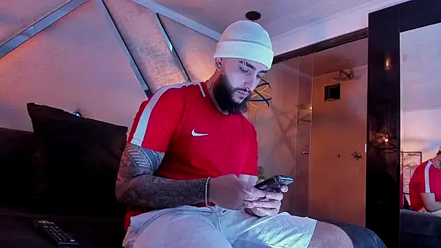 SantiagoHincapiie online show from February 27, 2026, 4:12 am