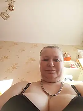 Snapshot of KiraStanton chatting on June 13, 2026, 4:05 pm KiraStanton online show from June 13, 2026, 4:05 pm