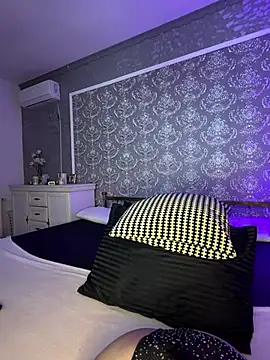 Olivia Noor online show from April 14, 2026, 6:36 pm