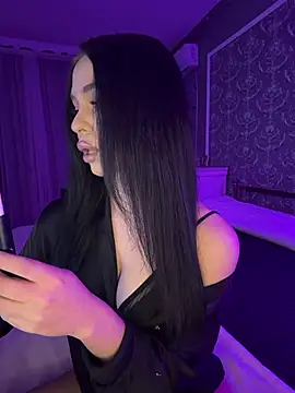 Olivia Noor online show from April 15, 2026, 5:42 pm