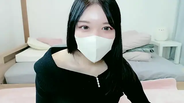 natsuka-chan online show from March 7, 2026, 5:37 am