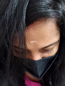 Shaliniqueen online show from July 10, 2026, 1:03 pm