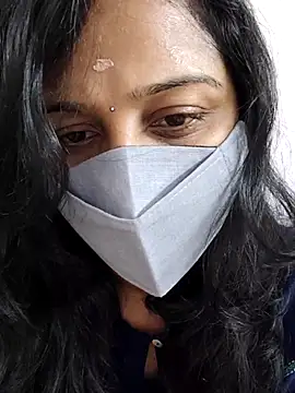 Shaliniqueen online show from July 11, 2026, 1:47 pm
