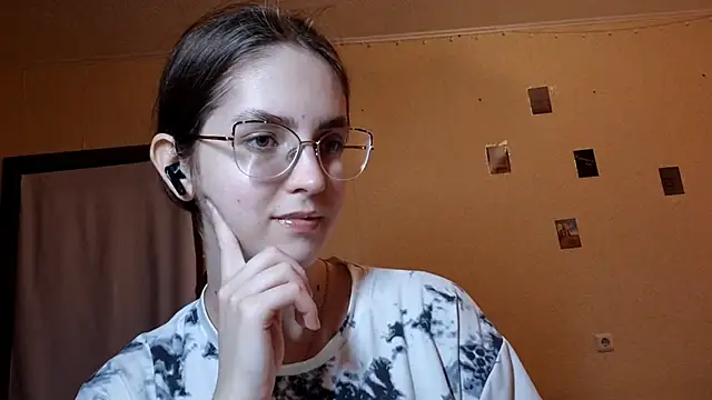 Katelemon online show from May 25, 2026, 1:50 pm