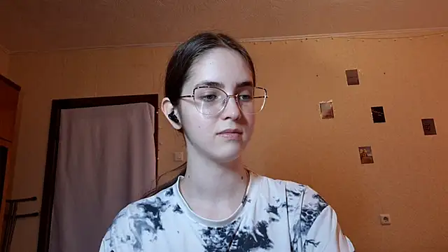 Snapshot of Katelemon chatting on June 15, 2026, 12:29 pm Katelemon online show from June 15, 2026, 12:29 pm