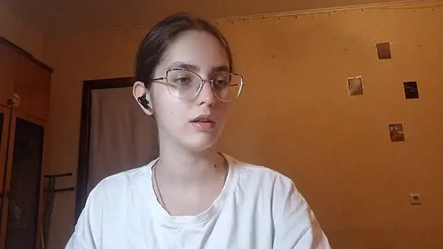 Snapshot of Katelemon chatting on July 6, 2026, 1:19 pm Katelemon online show from July 6, 2026, 1:19 pm