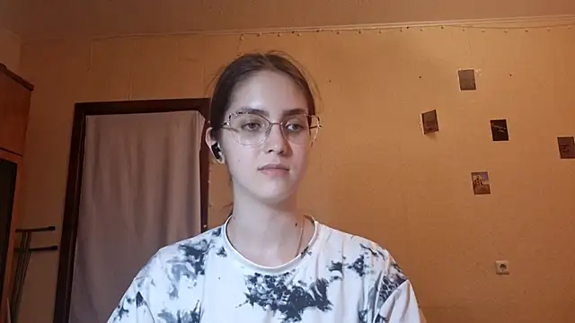 Snapshot of Katelemon chatting on July 8, 2026, 2:21 pm Katelemon online show from July 8, 2026, 2:21 pm