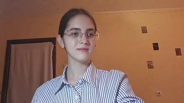Snapshot of Katelemon chatting on July 18, 2026, 10:19 am Katelemon online show from July 18, 2026, 10:19 am