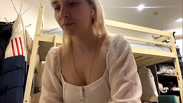 LiraDreamX online show from February 26, 2026, 3:22 pm