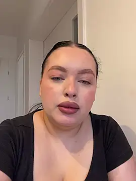 Snapshot of ElisonFox_ chatting on February 21, 2026, 3:35 pm ElisonFox online show from February 21, 2026, 3:35 pm