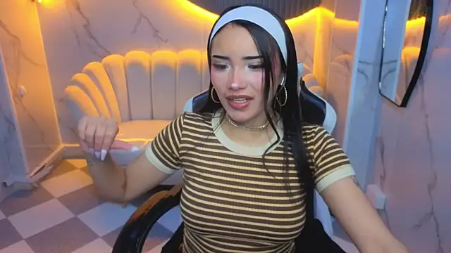 Daphne nicole b online show from March 15, 2026, 12:33 pm