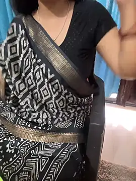 Snapshot of Queenlipx chatting on February 21, 2026, 11:33 am Queenlipx online show from February 21, 2026, 11:33 am