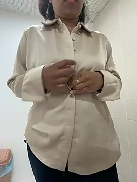 Snapshot of sessy_grl chatting on February 22, 2026, 6:46 am sessy grl online show from February 22, 2026, 6:46 am