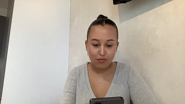 Dana 005 online show from May 10, 2026, 3:50 pm