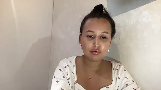Dana 005 online show from May 27, 2026, 9:01 pm