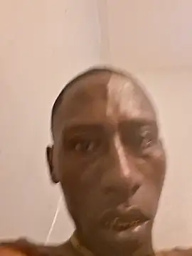 QUEENBSLIMG99 online show from April 18, 2026, 11:16 pm