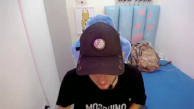 Houston bby  online show from February 27, 2026, 8:42 pm