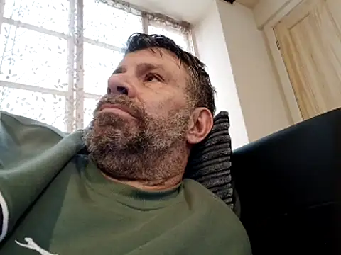 stud2512 online show from April 10, 2026, 4:23 pm