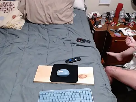 HarmlessPiece89 online show from April 23, 2026, 4:57 am