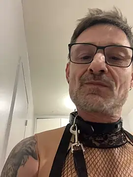 YONIYOGA online show from April 4, 2026, 7:44 pm