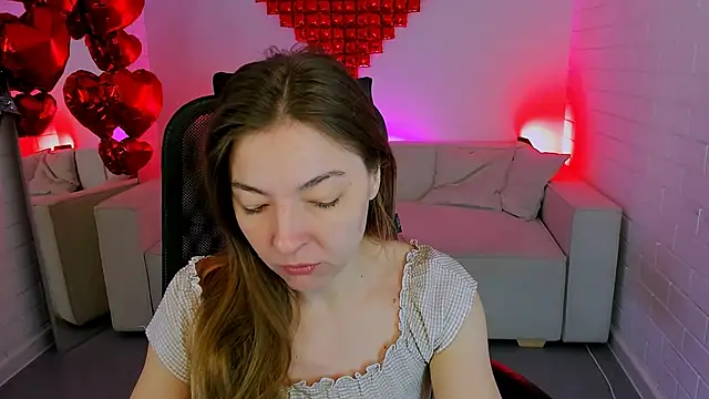 DianaAvis online show from February 22, 2026, 5:51 am